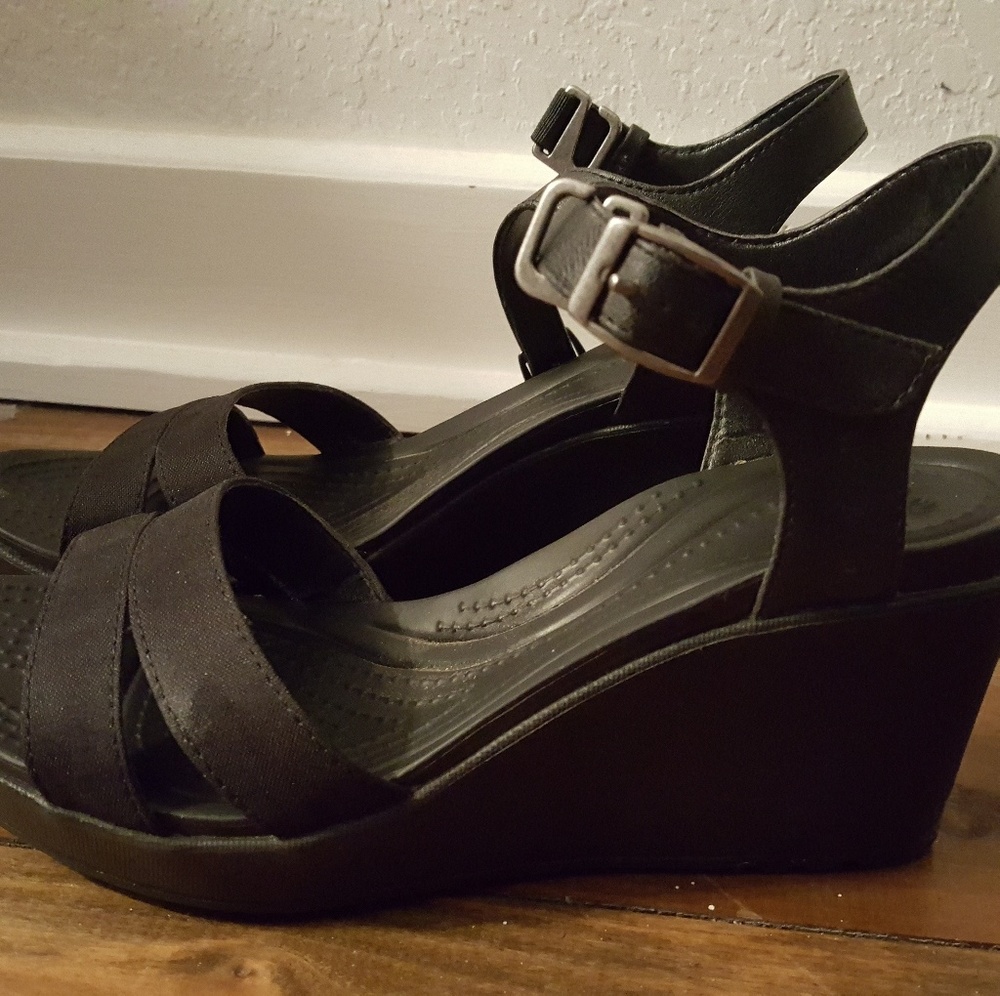 Black wedges